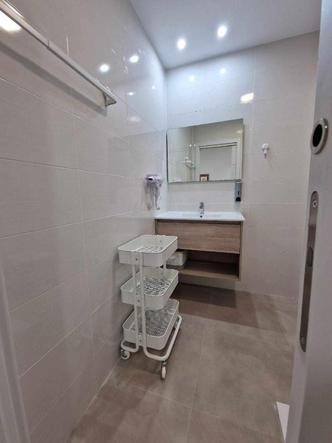 Moderno Apartamento 4 En Calle Marmoles Malaga Luaran gambar